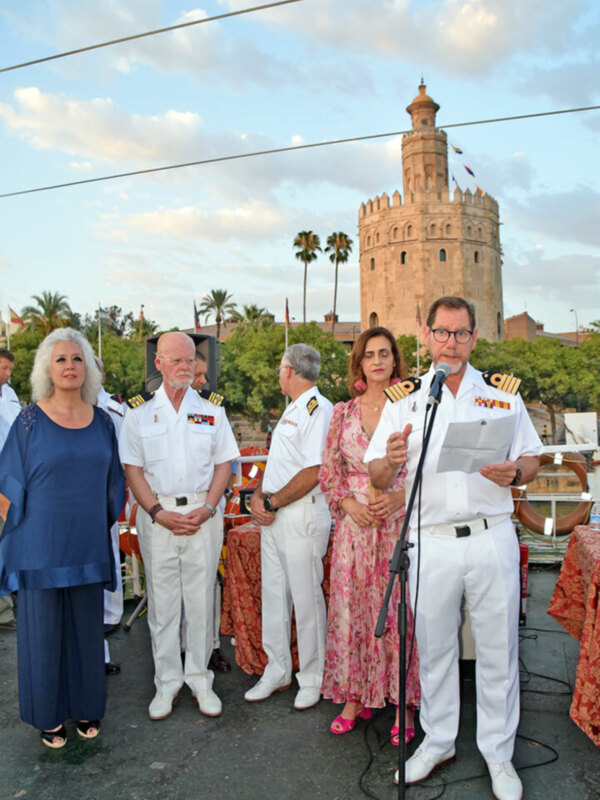 El día de la Virgen del Carmen se celebró a bordo del buque turístico Luna de Sevilla