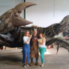 María Naval visita el taller de Alfredo Zarazaga y muestra su deseo de poder ver pronto la obra escultórica de los cangrejos en nuestro litoral 