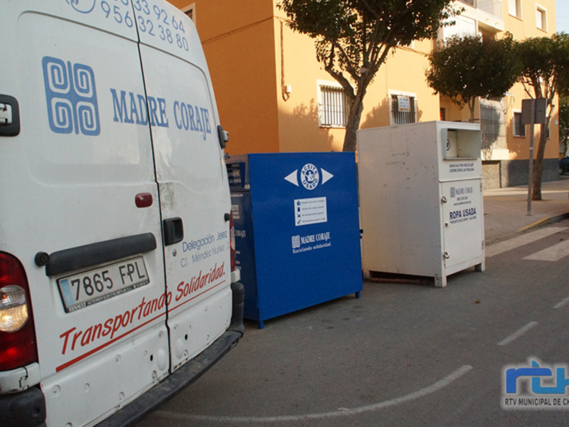Madre Coraje recogió 22.851 kilos de ropa y 3.101,5 litros de aceite usado en Chipiona hasta acabar septiembre