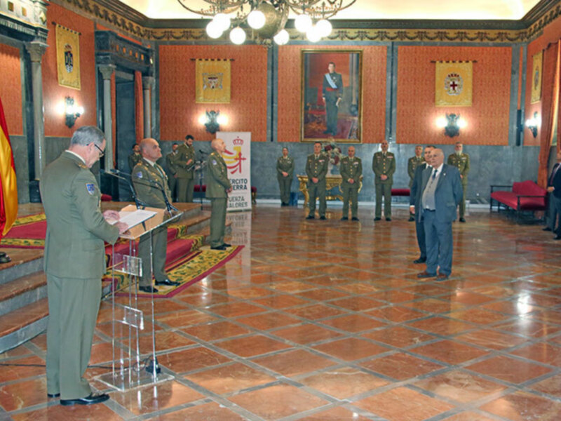 Los embajadores se unen al equipo de  profesionales que ya ejercen como portavoces de la “Marca Ejercito” en Sevilla