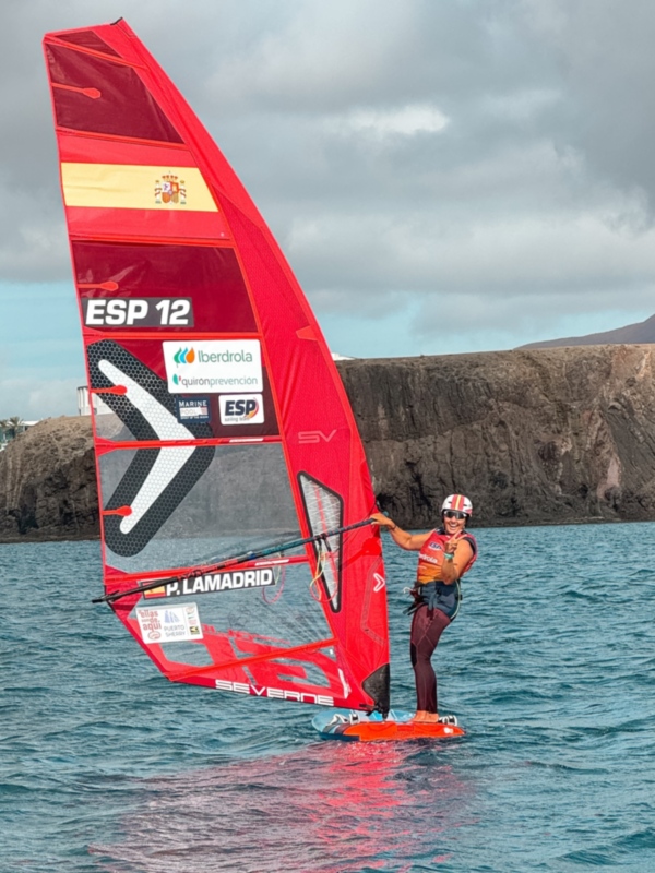 Ensayo premundialista de Pilar Lamadrid en los iQFoil Games de Lanzarote