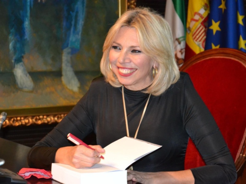 Gran éxito Presentación octavo libro Marina Bernal en Cámara de Comercio . Vídeo 