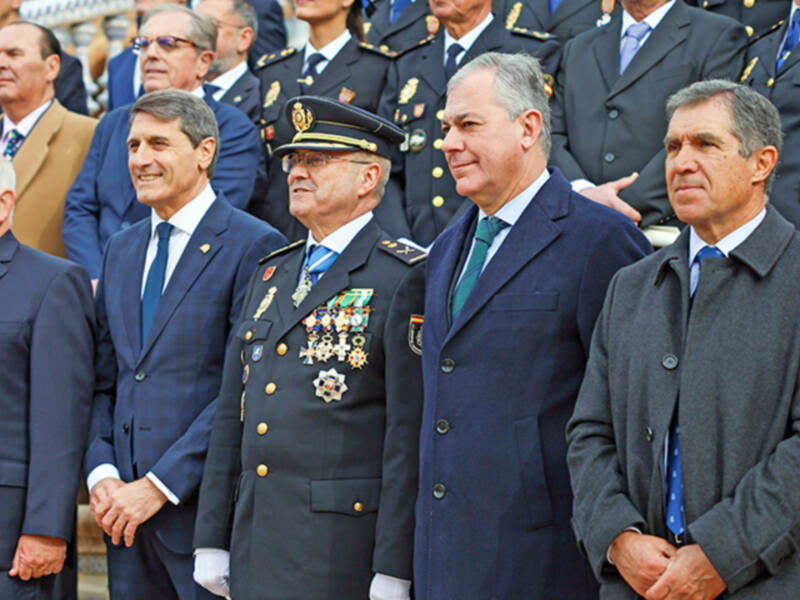 El alcalde de Sevilla celebra el bicentenario de la Policía Nacional en un acto institucional
