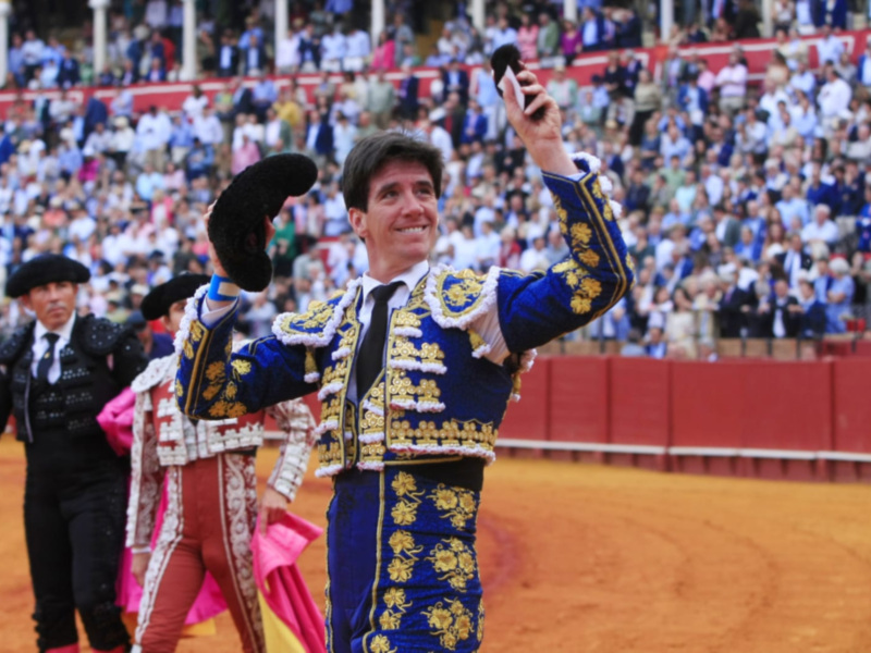 Esaú Fernández corta una oreja en una interesante corrida de Miura
