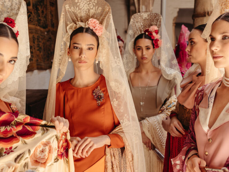 Mantilla blanca, editorial de moda   en la Casa Palacio Marqués de Pickman