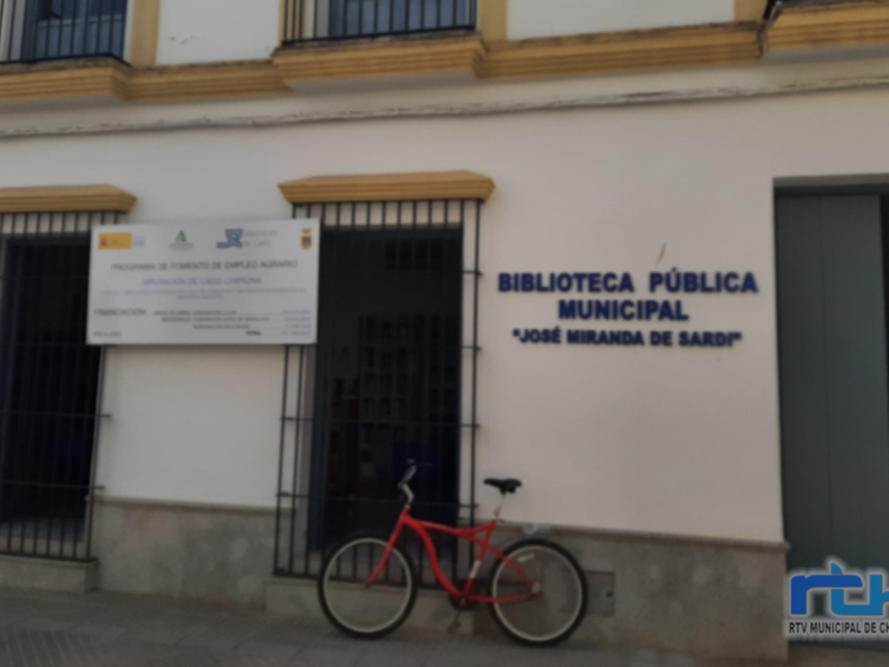 Tano Guzmán anuncia el comienzo inminente de las obras de mejora en la biblioteca municipal que restringirán el acceso a salas
