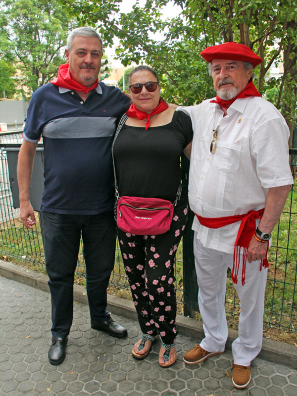 Sevilla se viste de rojo y blanco, por la festividad de San Fermín