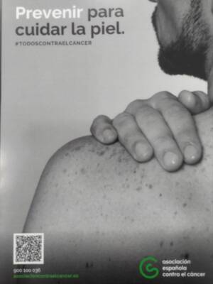 La AECC de Chipiona ha informado hoy sobre el cáncer de piel en las playas de Chipiona