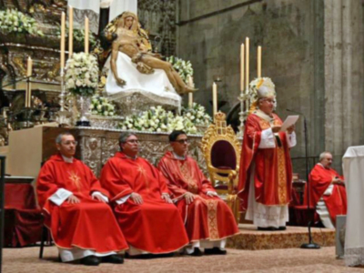 El arzobispo de Sevilla ha coronado canónicamente a Nuestra Señora de la Piedad, de la Hermandad del Baratillo,