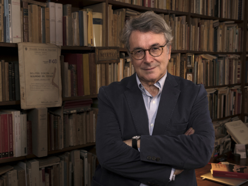 ANDRÉS TRAPIELLO SERÁ EL ENCARGADO DE INAUGURAR LA FERIA DEL LIBRO DE SEVILLA 2024, QUE ESTRENA NUEVA UBICACIÓN eN LOS JARDINES DE MURILLO