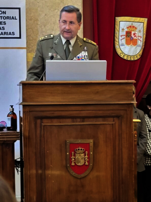 Acto en el CESEDEN reúne a destacadas personalidades del ámbito de la defensa