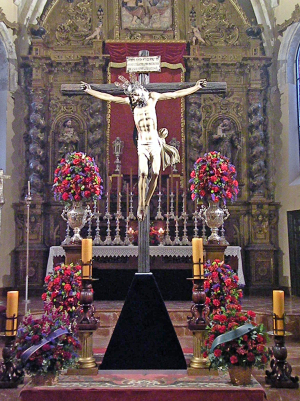 Grupo de Fieles del Cristo del Buen Fin Rinde Homenaje a sus Difuntos en Alcalá del Río