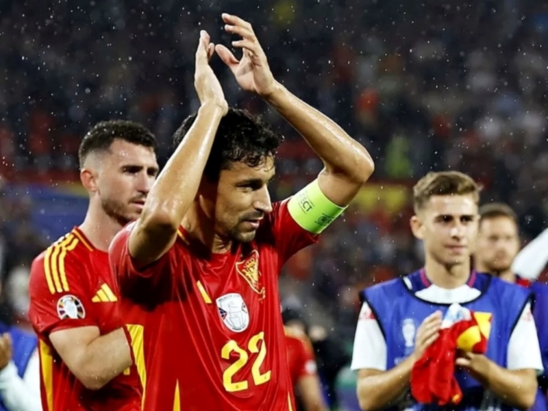  Sevilla honra la carrera de Jesús Navas con la presentación de su biografía