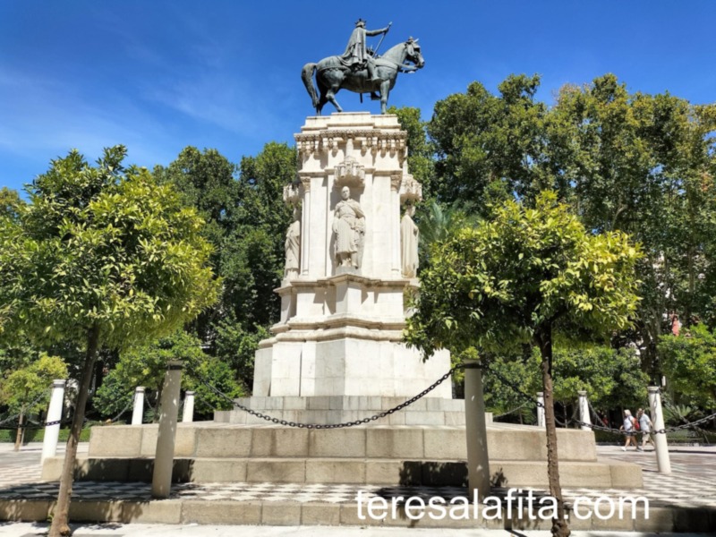   El carrusel del monumento a S. Fernando de Sevilla