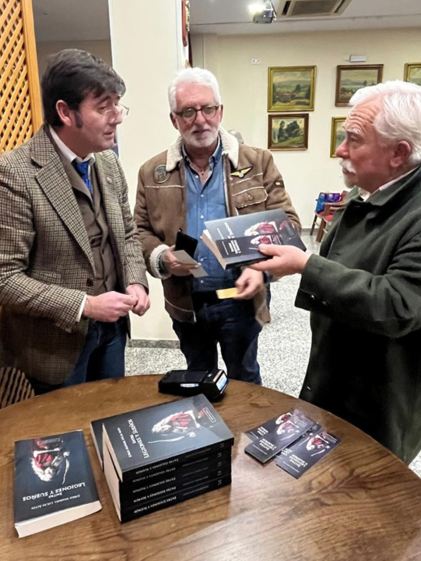 "Jorge Manuel Lucas Alves presenta su nueva novela en el Ateneo Social y Castrense"en Sevilla
