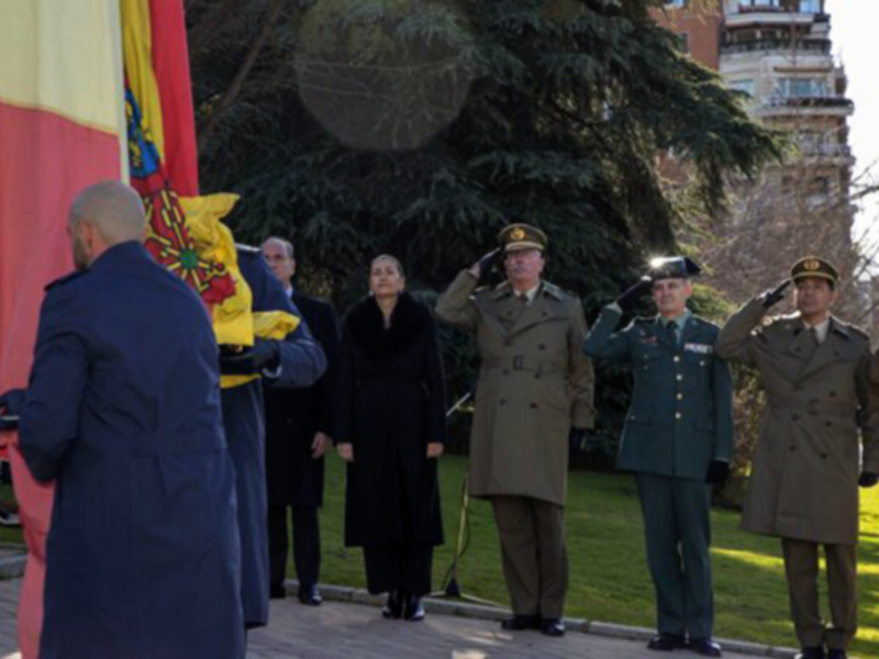 "Acto solemne en Madrid: Izado de la Bandera Nacional en el 57º cumpleaños del Rey Felipe VI"