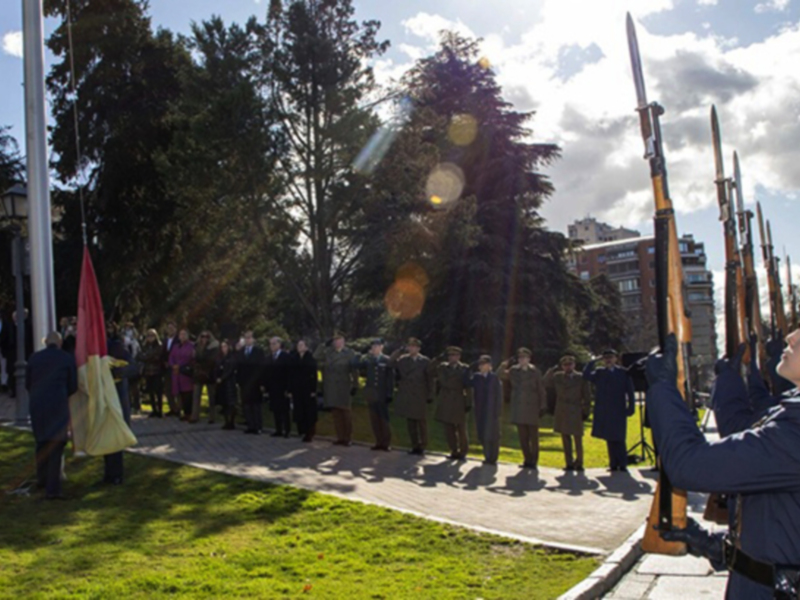 "La Orden de los Reales Tercios de España presentada en el Izado de la Bandera Nacional en honor al Rey Felipe VI"