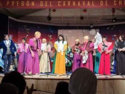 Emociones a flor de piel y mucho humor en el pregón de Juan Carlos Sáenz que abre las puertas del Carnaval de Chipiona