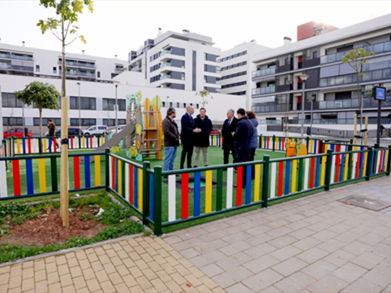 Nuevas infraestructuras en la plaza Antinoo para mejorar la calidad de vida de los vecinos de Sevilla Este 