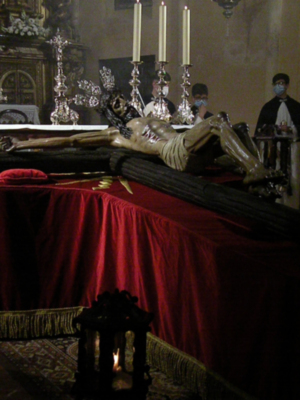 El Cristo del Buen Fin recorrerá el exterior de la Parroquia de la Asunción en un emotivo Vía-Crucis en Alcalá del Río