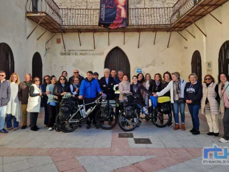 Camino hasta Noruega: Irene Bernal y José María Castro parten desde Chipiona en bicicleta en un reto que durará en torno a seis meses