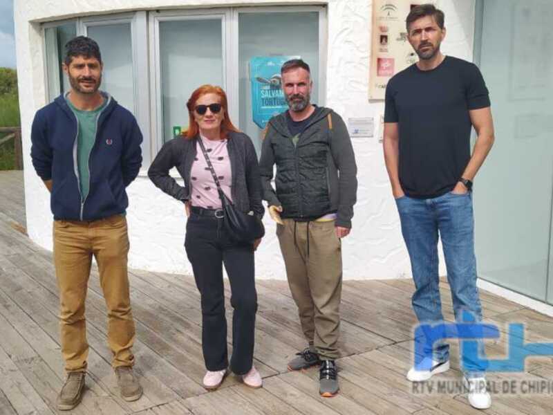 Tano Guzmán informa a Chipigato Feliz y CER Chipiona sobre una subvención estatal que puede ayudar en proyectos sobre colonias felinas