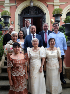 Una gala con sabor trianero, arte, música y tradición en el Consulado de Filipinas
