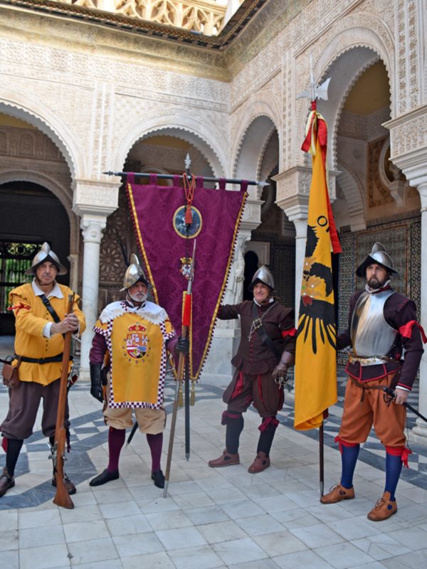 El Tercio de Olivares desfila por Sevilla para conmemorar los 400 años de la Rendición de Breda