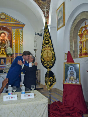  El estandarte carmelita renace una restauración que devuelve el esplendor perdido en la Hermandad de Calatrava de Sevilla 