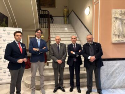 Presentación de la última novela de Víctor García-Rayo esta tarde en el Ateneo de Sevilla 