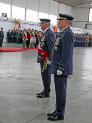  El Ejército del Aire y del Espacio renueva su compromiso ante la enseña nacional en la festividad de la Virgen de Loreto en Sevilla