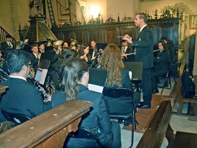   La Banda Municipal de Higuera de la Sierra acompañará a la Virgen de la Esperanza de Alcalá del Río el Miércoles Santo de 20                                                                                                                            