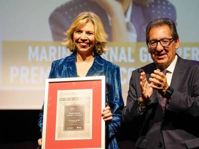Marina Bernal premiada por la Asociación de la Prensa de Sevilla 