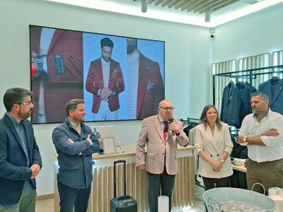  Balbino Bernal convierte su nueva tienda en un punto de unión entre moda y cultura en Sevilla 