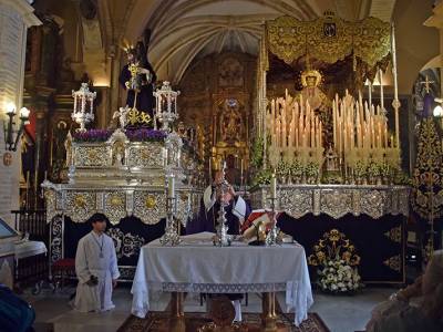 Alcalá del Río exalta su legado cofrade en la estación de penitencia del Dulce Nombre de Jesús 