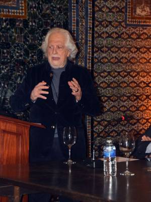  Sevilla ensalza la trayectoria de Enriqueta Vila Vilar en un acto cargado de solemnidad