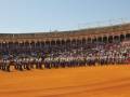 Ronda homenajeada en un desfile de elegancia y caballos que ilumina la Maestranza de Sevillanas