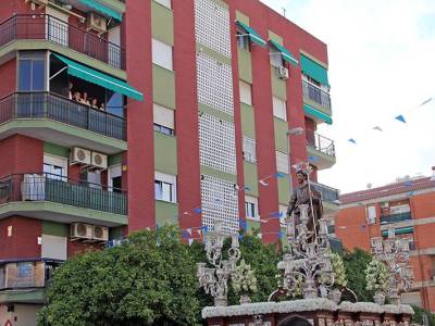 “La Hermandad de San José Obrero protagoniza un acto de devoción y tradición en el corazón de Sevilla” 