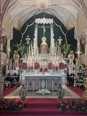 El altar de cultos mayores de la Hermandad,de Vera-cruz de Alcalá del Rio patrimonio, simbolismo y devoción en torno a los Sagrados Titulares