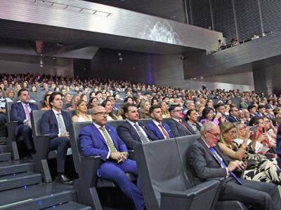 Sevilla reconoce la excelencia de sus ciudadanos e instituciones en la festividad de San Fernando