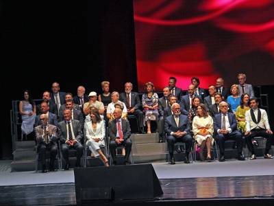 Sevilla reconoce la excelencia de sus ciudadanos e instituciones en la festividad de San Fernando