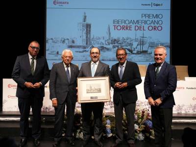 Fundación Cajasol, en colaboración con la Cámara de Comercio de Sevilla, concede el Premio Torre del Oro al presidente del CAF