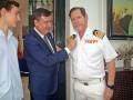 El Ateneo Social y Castrense distingue al Comandante Naval de Sevilla con su máxima distinción honorífica 