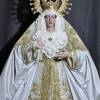 . La Esperanza deAlcalá del Río luce de blanco durante el tiempo estival, fiel a su secular tradición devocional 