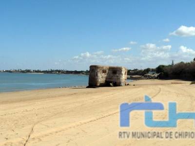 La playa de Micaela volvió a abrirse al baño desde ayer tras confirmar las analíticas la recuperación de la calidad del agua