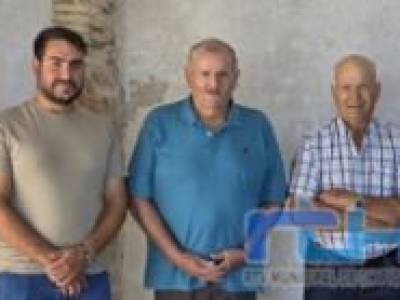 La Asociación de Vecinos de Valdeconejos-Montijo-La Jara presenta a los Reyes Magos de su cabalgata, que cumple 75 años