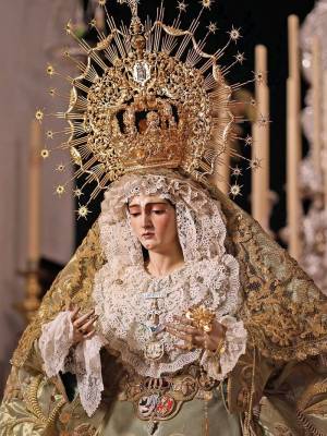  La Virgen de las Angustias de Alcalá del Río conmemora el LV aniversario de su Coronación con un ajuar de excepcional riqueza 