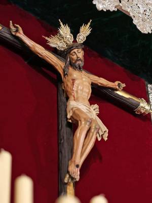  La Virgen de las Angustias de Alcalá del Río conmemora el LV aniversario de su Coronación con un ajuar de excepcional riqueza 