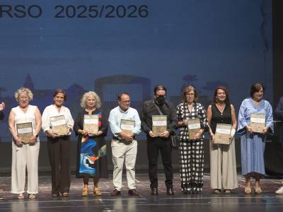 Homenaje a los docentes jubilados en el Teatro Municipal Pedro Pérez Fernández.