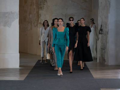 Desfile de Louver Marbella en el bloque de Málaga de Moda en SIMA 41, en la Real Fábrica de Artillería de Sevilla.